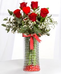Cam vazoda 5 adet kırmızı gül kalp çubuk  Ankara Keçiören güvenli kaliteli hızlı çiçek 