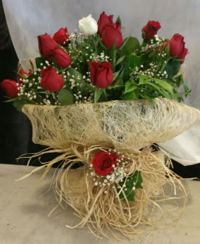 Kız isteme çiçeği 20 kırmızı 1 beyaz  Ankara şentepe internetten çiçek siparişi 