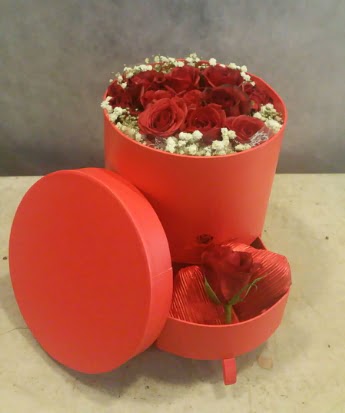 Çekmeceli kutu içerisinde çikolata ve güller  Ankara esertepe çiçek yolla , çiçek gönder , çiçekçi  