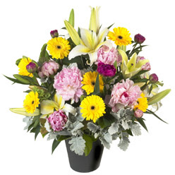 karisik mevsim çiçeklerinden vazo tanzimi  Ankara basınevleri hediye sevgilime hediye çiçek 