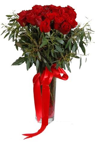 15 adet kirmizi gül cam vazo içerisinde  Ankara bağlum online çiçek gönderme sipariş 
