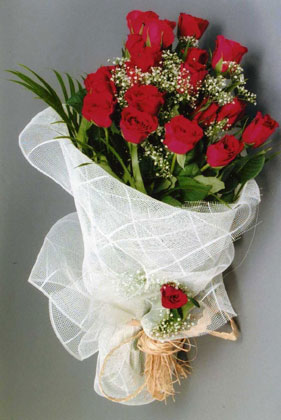 10 adet kirmizi güllerden buket çiçegi  Ankara esertepe ucuz çiçek gönder 