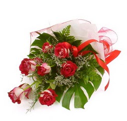 Çiçek gönder 9 adet kirmizi gül buketi  Ankara Keçiören uluslararası çiçek gönderme 