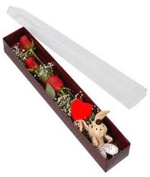 kutu içerisinde 3 adet gül ve oyuncak  Ankara Ufuktepe çiçek online çiçek siparişi 