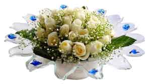  Ankara ayvalı internetten çiçek satışı  11 adet Beyaz güller özel cam tanzim
