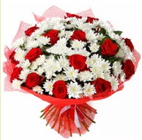 11 adet kırmızı gül ve beyaz kır çiçeği  Ankara bağlum online çiçek gönderme sipariş 