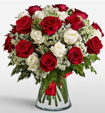 Vazoda 12 kırmızı 12 beyaz gül tanzimi  Ankara basınevleri hediye sevgilime hediye çiçek 