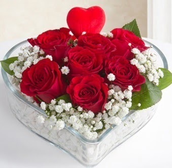 Kalp içerisinde 7 kırmızı gül kalp çubuk  Ankara kalaba çiçek gönderme sitemiz güvenlidir 