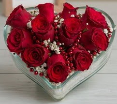 Kalp içerisinde 7 adet kırmızı gül  Ankara Keçiören online çiçekçi , çiçek siparişi 