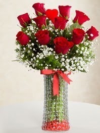 Cam vazoda 11 adet kırmızı gül kalp çubuk  Ankara Keçiören anneler günü çiçek yolla 