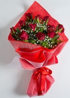 11 adet kırmızı gülden buket  Ankara bademlik 14 şubat sevgililer günü çiçek 