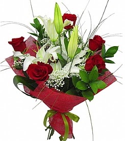 1 dal kazablanka 5 kırmızı gül buketi  Ankara Keçiören hediye çiçek yolla 