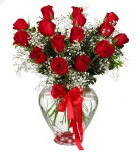 11 adet kırmızı gül cam kalpte  Ankara bademlik 14 şubat sevgililer günü çiçek 