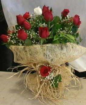Kız isteme çiçeği 20 kırmızı 1 beyaz  Ankara şentepe internetten çiçek siparişi 