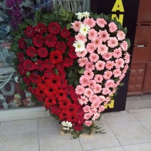 Kalp pano kalp şeklinde pano çiçeği  Ankara şentepe internetten çiçek siparişi 