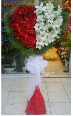 Özel üstü özel kalp çiçek tanzimi  Ankara kalaba çiçek gönderme sitemiz güvenlidir 