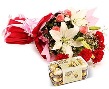 Karışık buket ve kutu çikolata  Ankara kızlarpınarı yurtiçi ve yurtdışı çiçek siparişi 