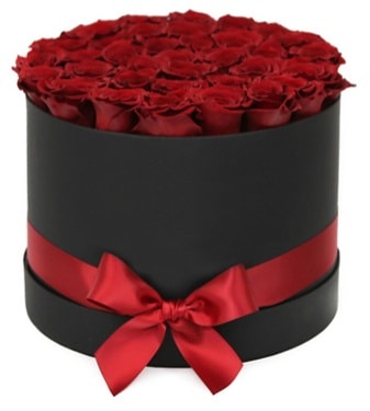 Siyah Kutuda 25 adet kırmızı gül  Ankara kalaba çiçek gönderme sitemiz güvenlidir 
