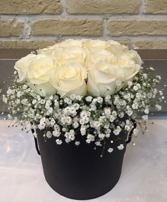 19 adet beyaz gülden görsel kutu çiçeği  Ankara şentepe internetten çiçek siparişi 